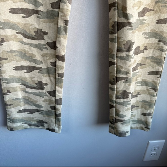Izod lounge set camo size M/L - Picture 10 of 14